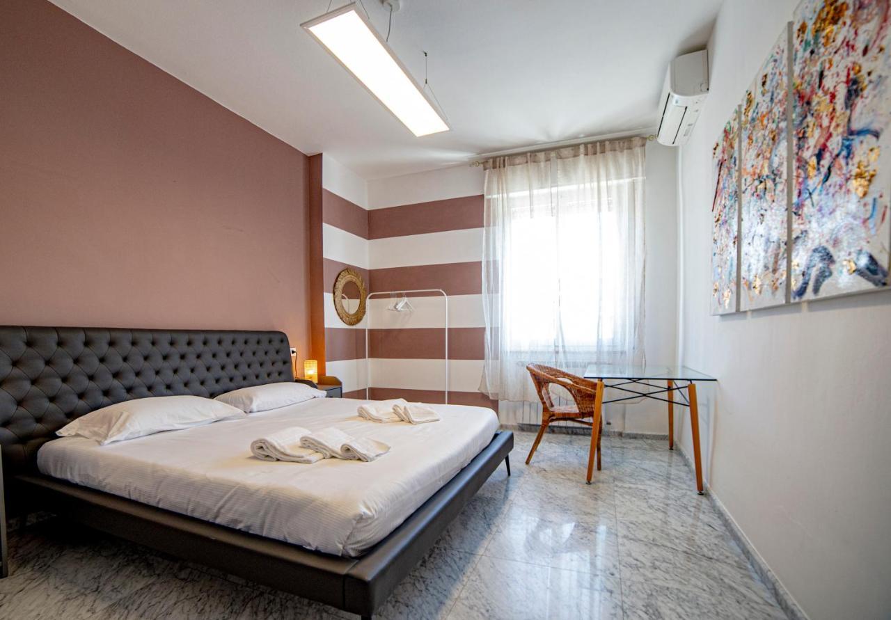 Elegante Camera Con Finiture Di Lusso Appena Ristrutturata Марина-ди-Каррара Экстерьер фото